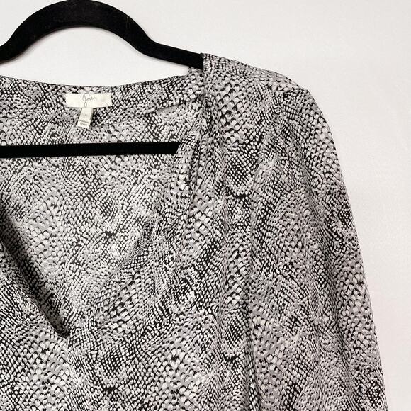 Joie Small Gray Black Snakeprint Silk Purine Button Front Blouse Top 3/4 Sleeve - Picture 2 of 9